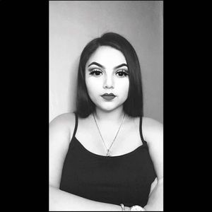 Meet your Posher, Casandra